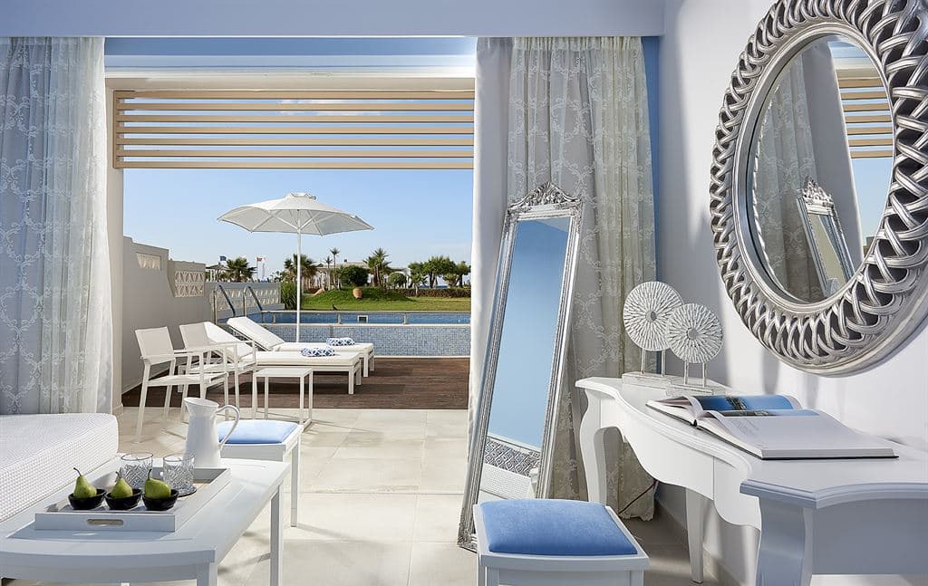 rooms-suite-junior-beach-front-swim-up
