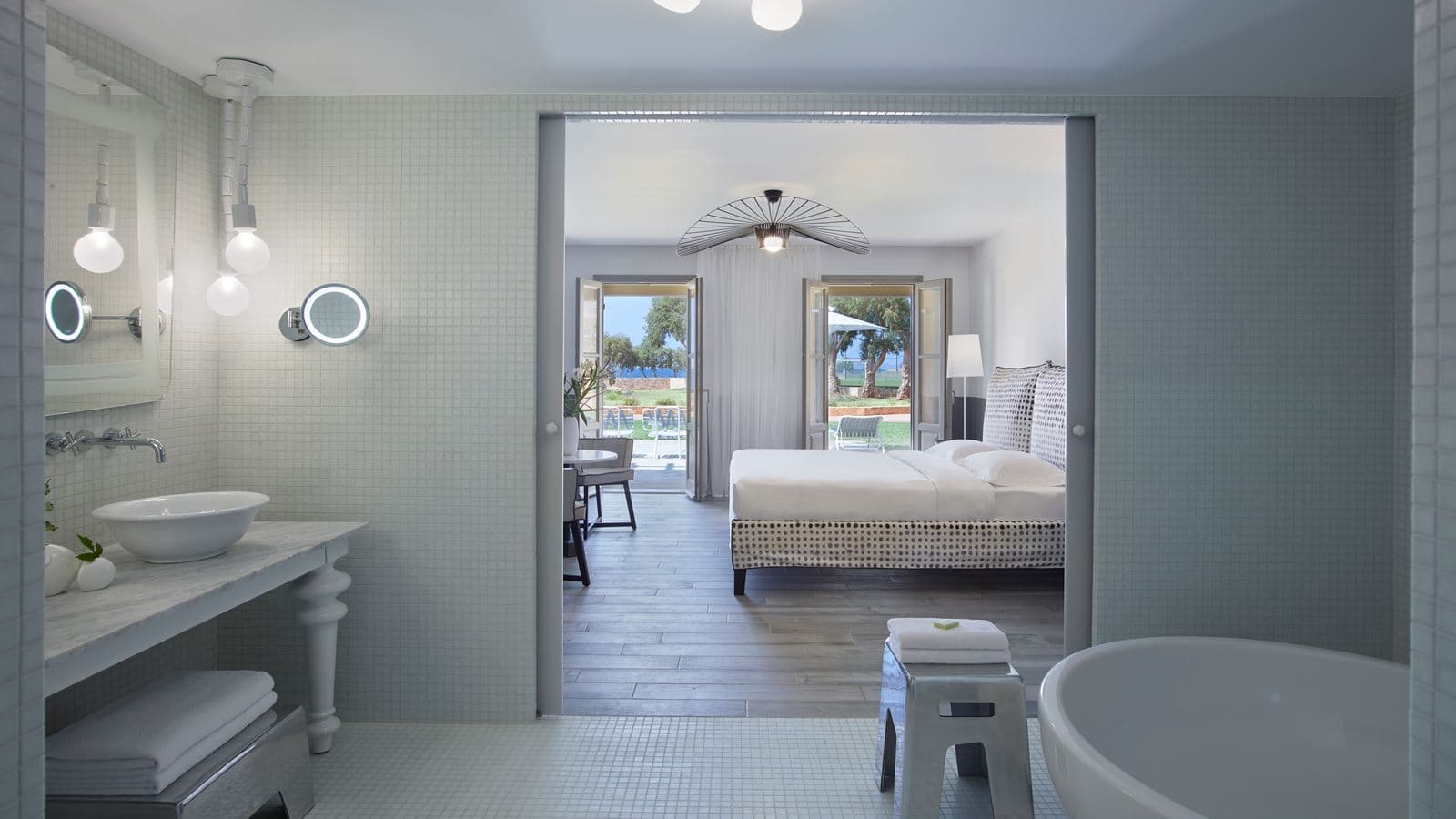 rooms-luxury-1-bedroom-suite-sea-view