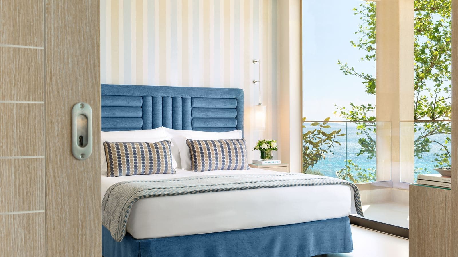 rooms-deluxe-one-bedroom-family-suite-sea-view