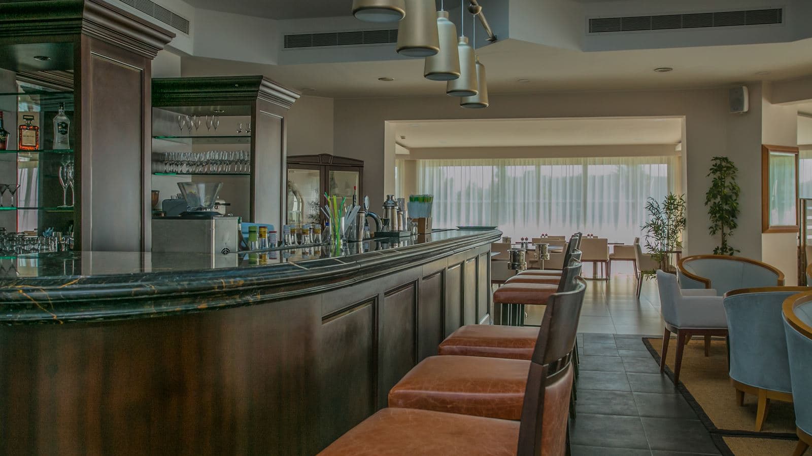 bars-main-bar