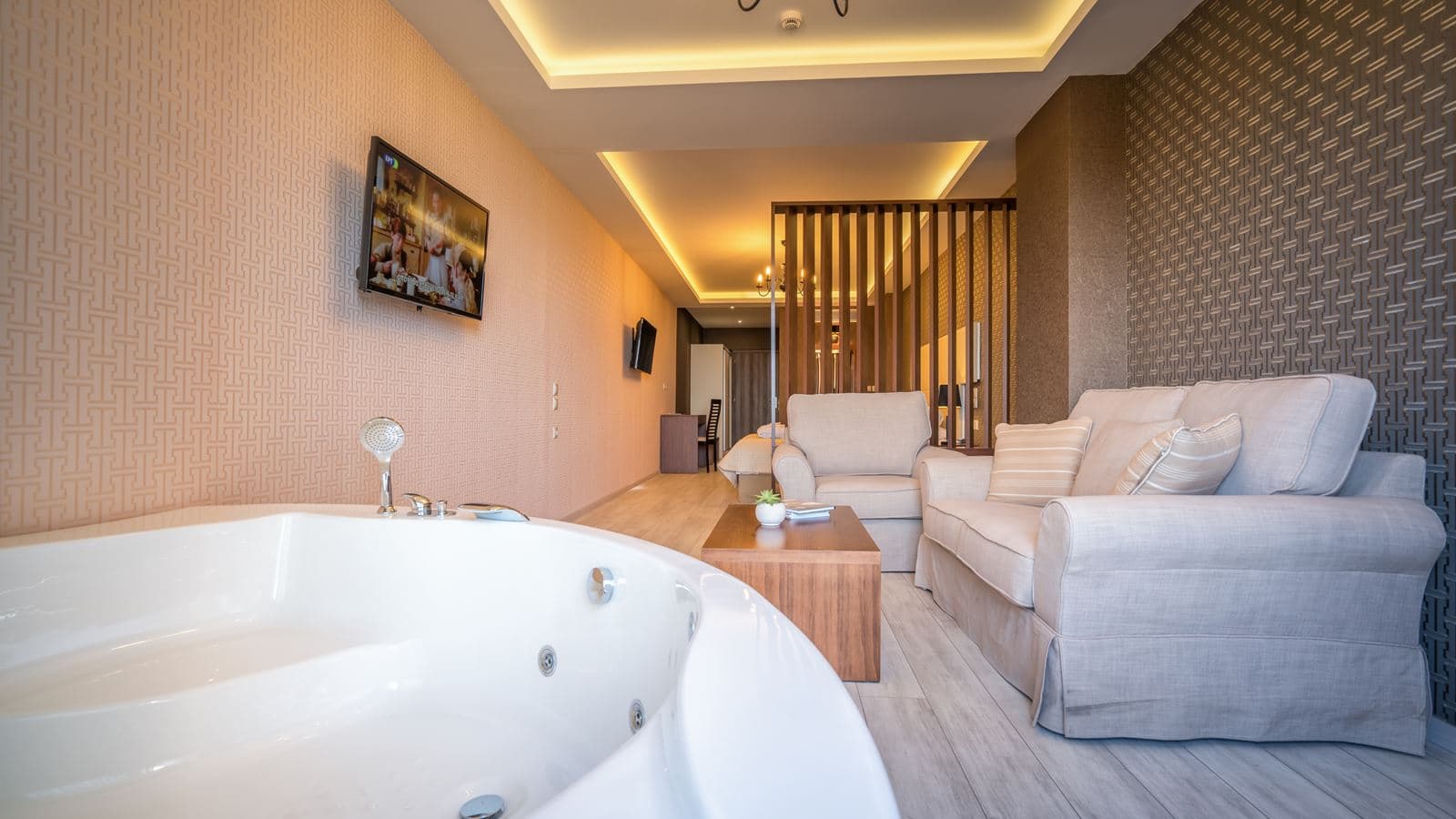 rooms-deluxe-suite