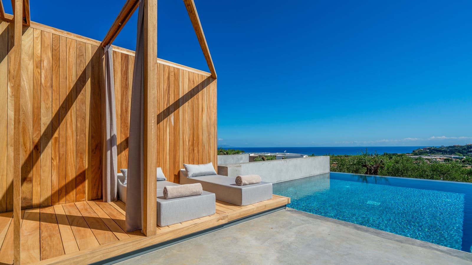 rooms-private-pool-suites