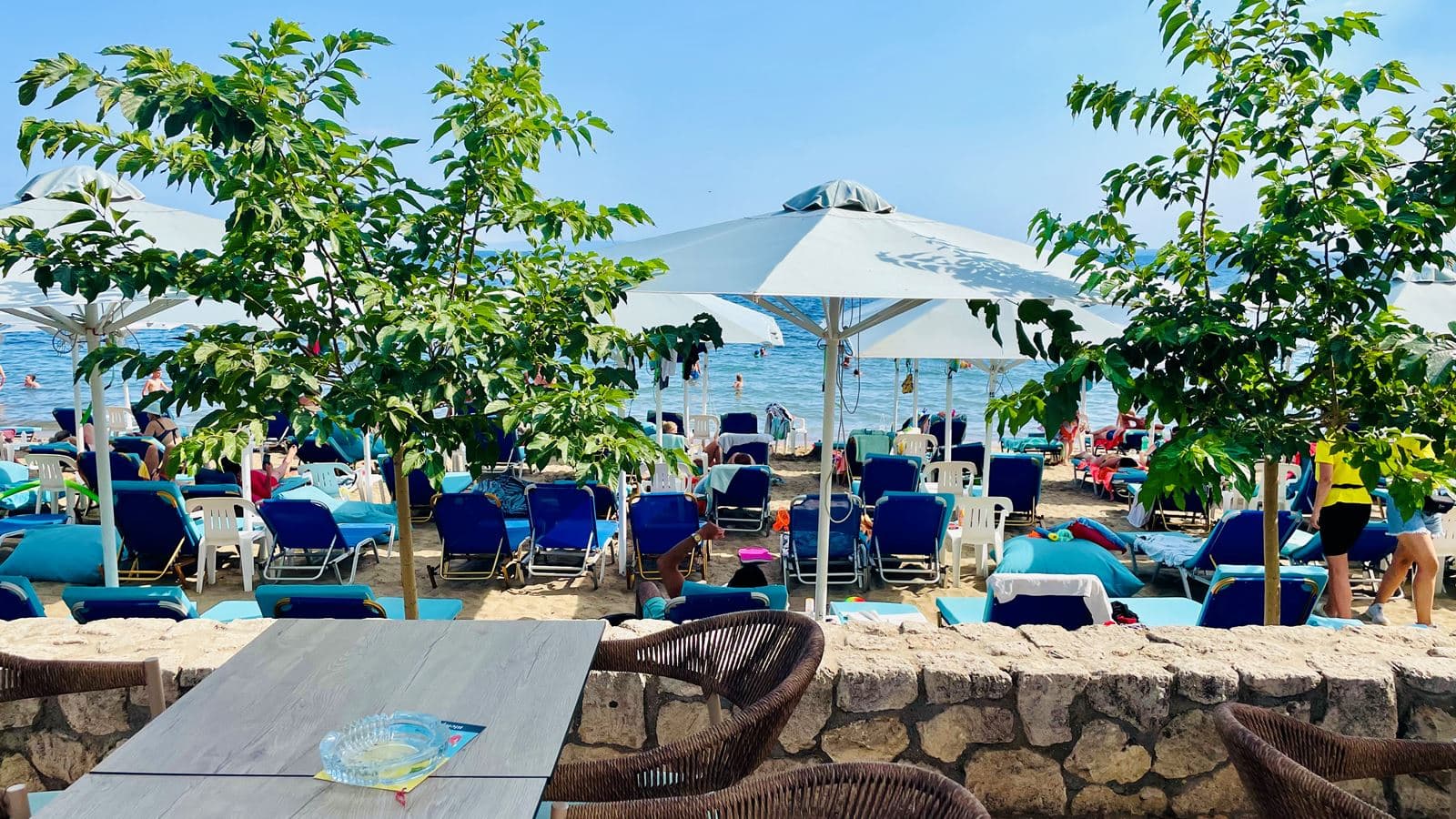 bars-beach-bar-melissa-gold-coast