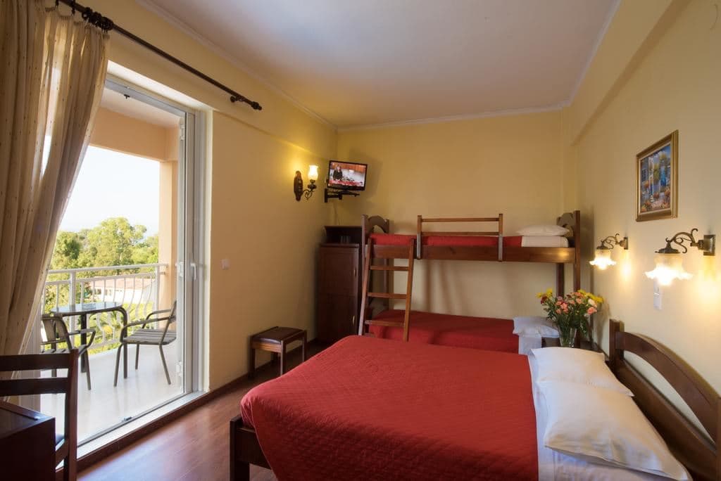 rooms-quadruple-room