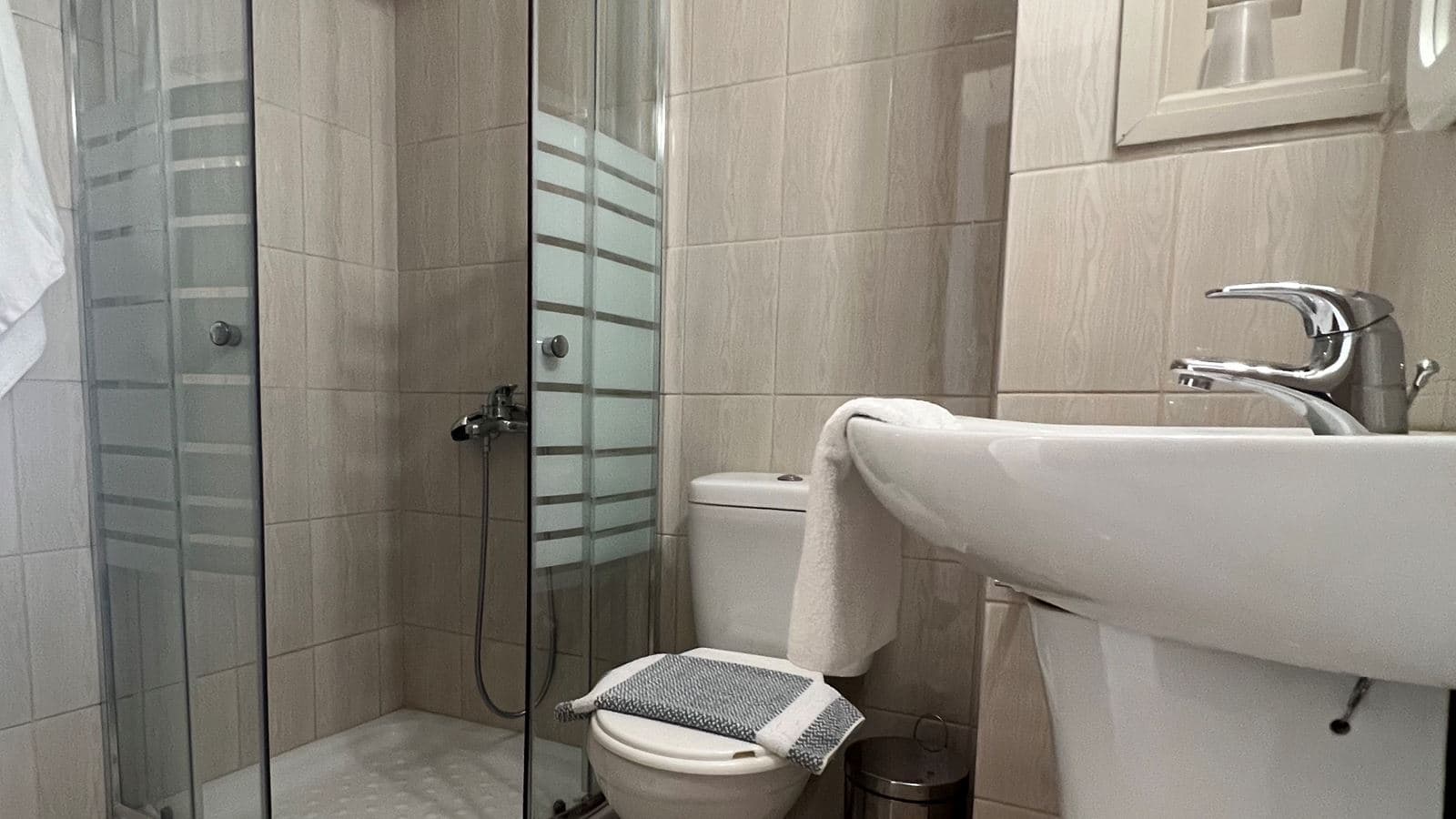 rooms-standard-double-room-inland-view