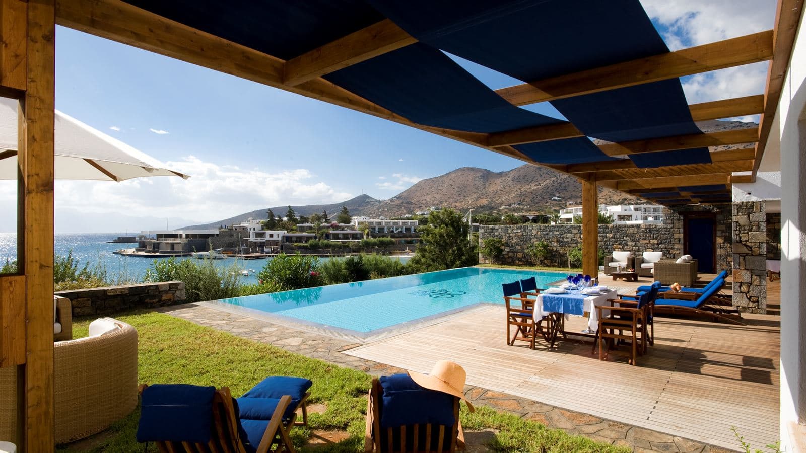 rooms-the-grand-suite-front-sea-view-with-private-heated-pool