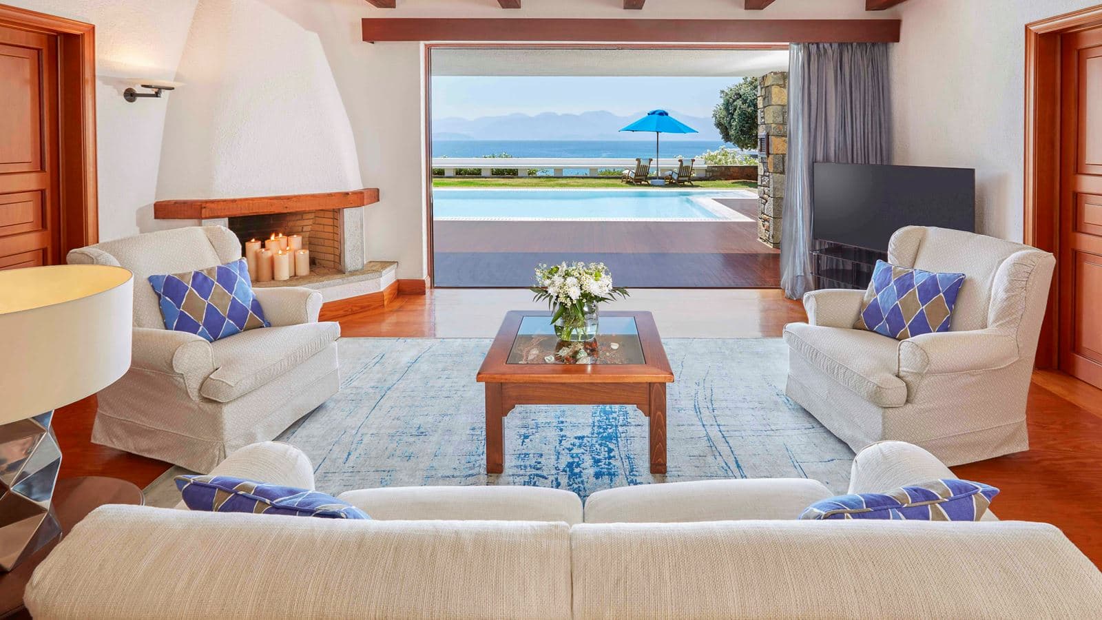 rooms-the-palace-suite-front-sea-view-with-a-private-heated-pool