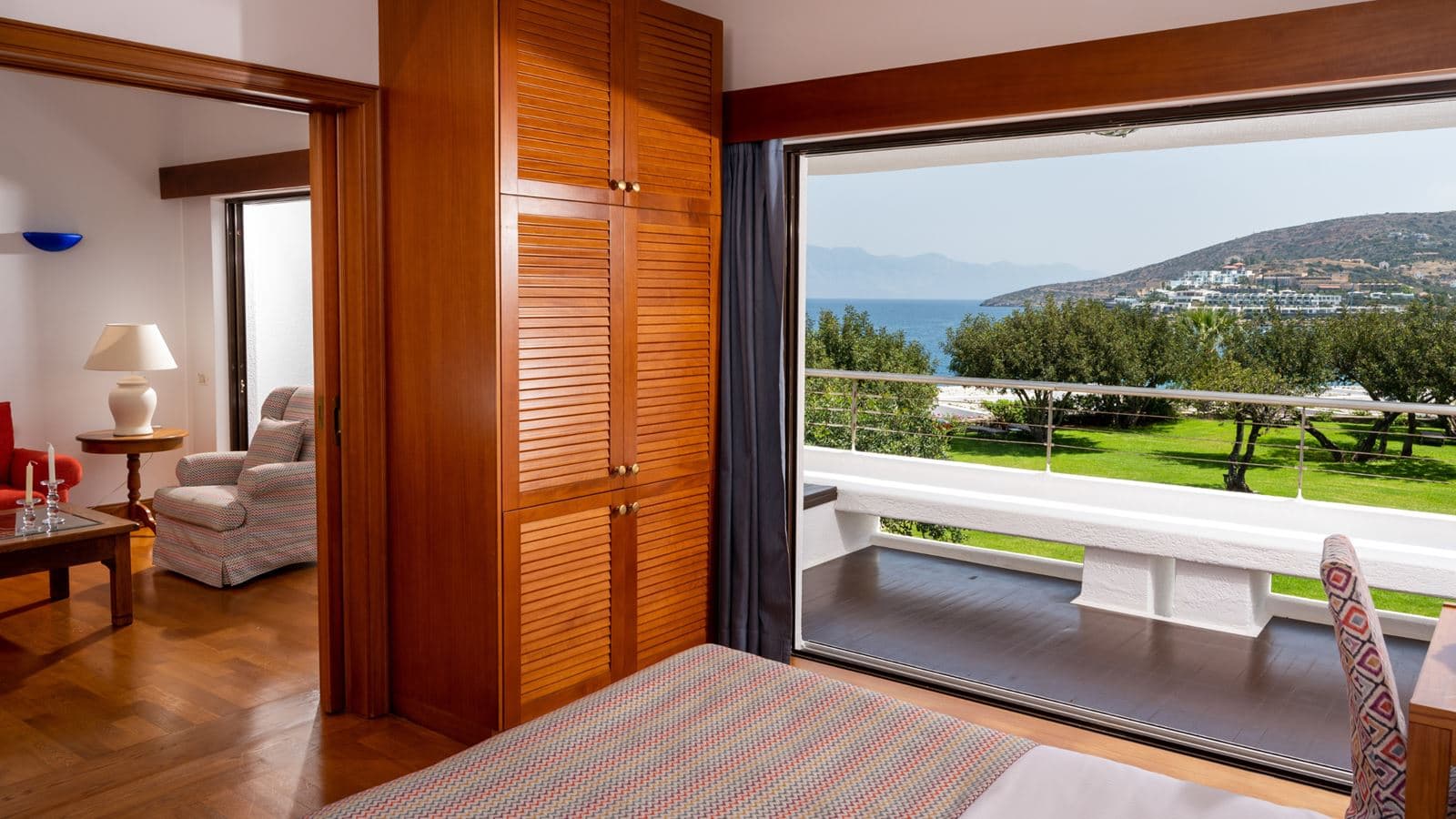 rooms-family-hotel-suite-sea-view