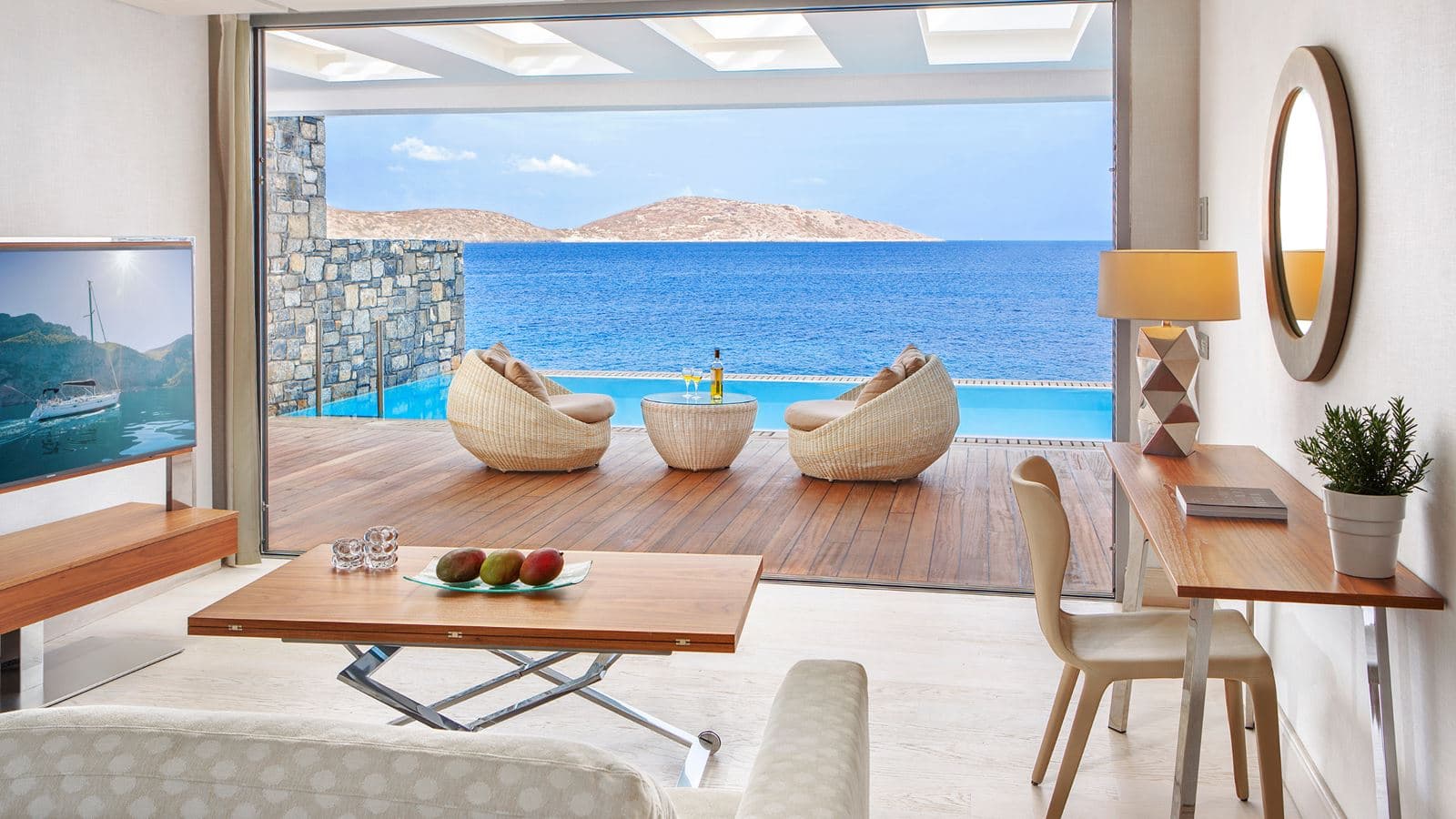 rooms-premium-waterfront-junior-suite-with-private-pool