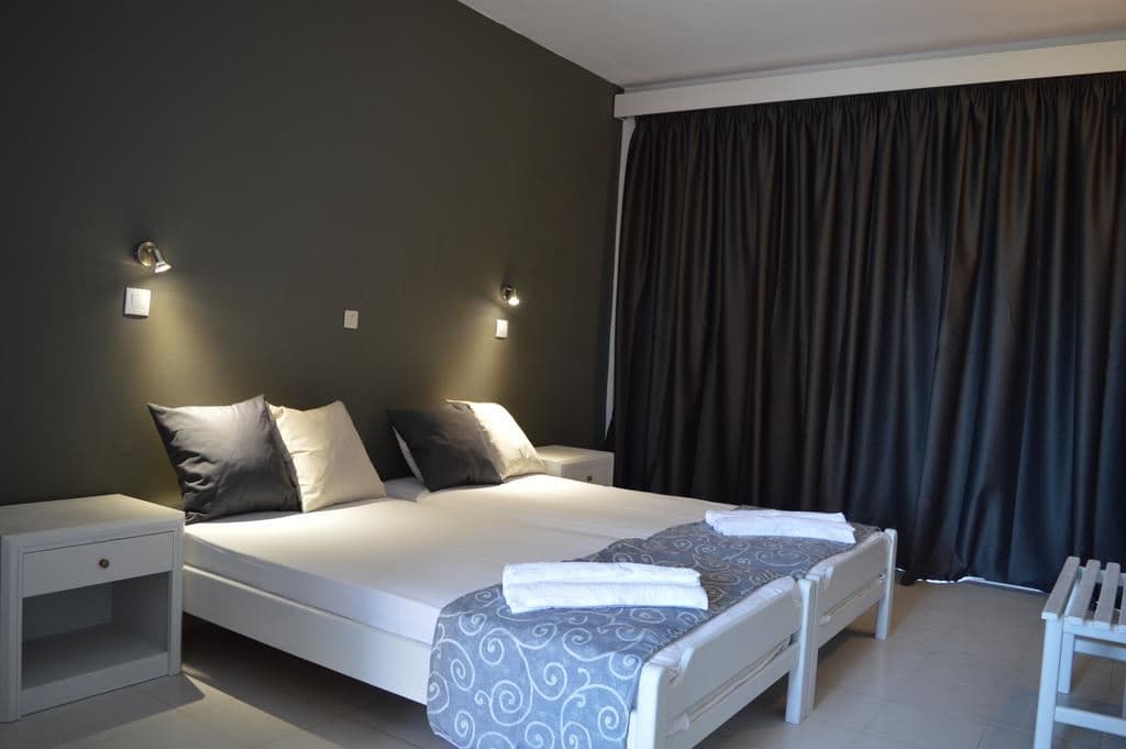 rooms-double-room-balcony-or-terrace