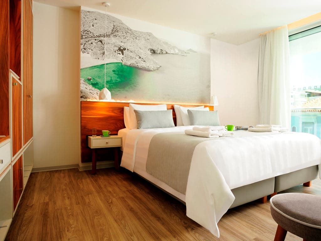 rooms-deluxe-room-land-view