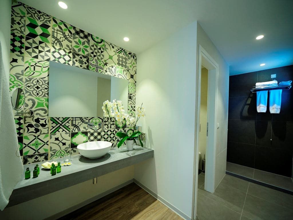rooms-deluxe-room-land-view