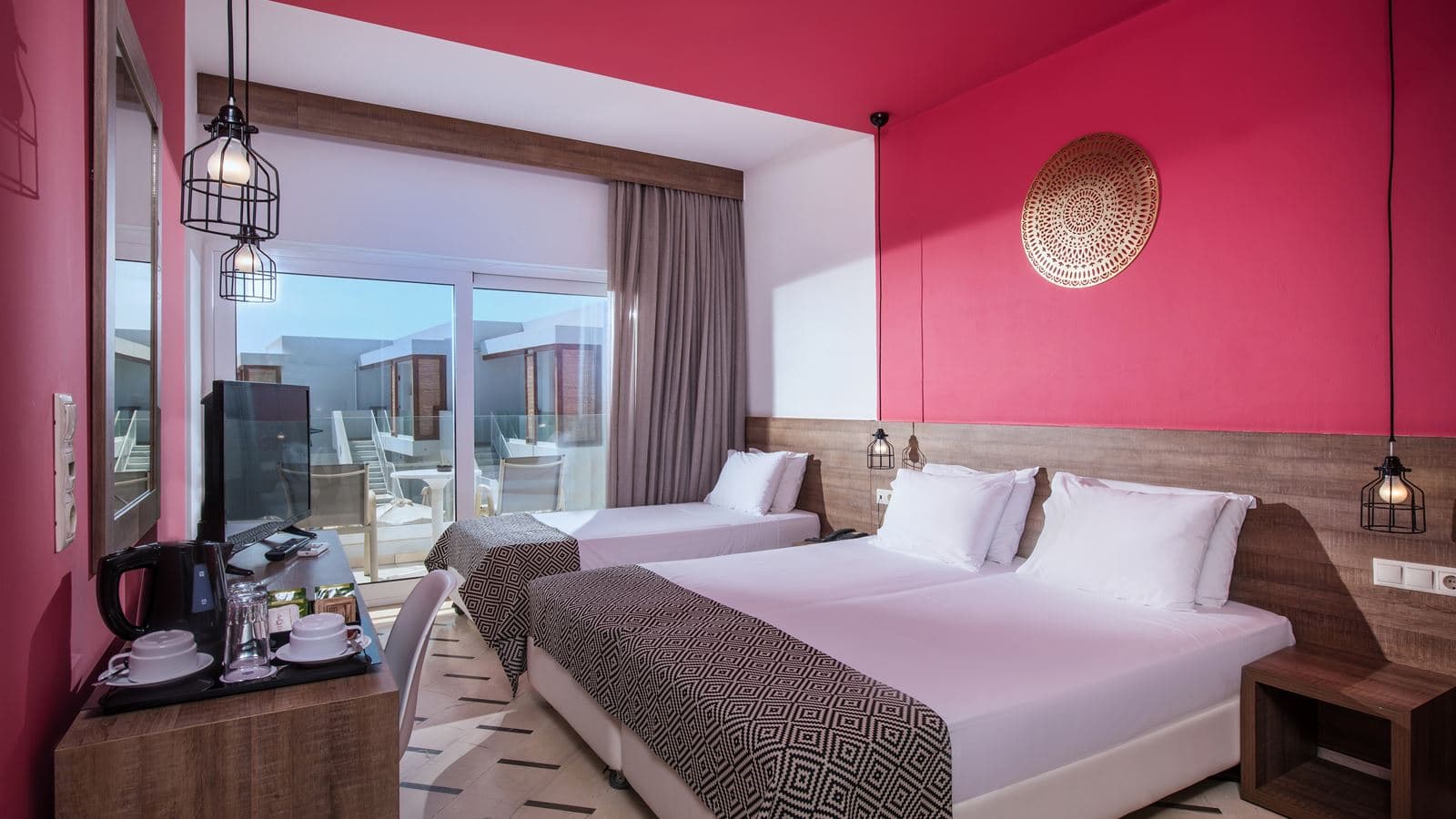 rooms-deluxe-room