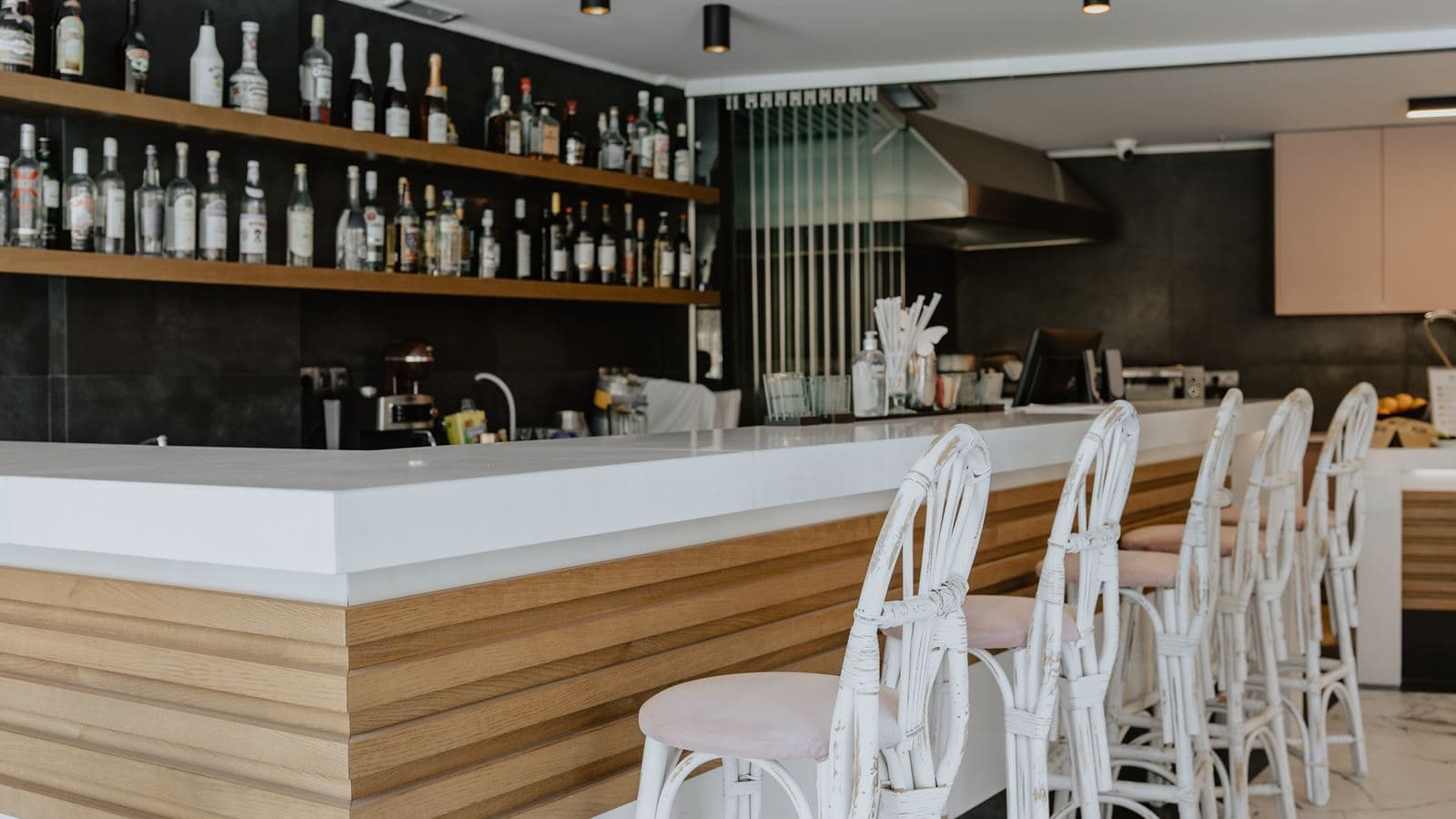 bars-main-bar
