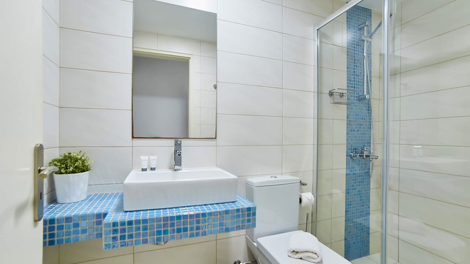 rooms-luxury-one-bedroom-apartment-sea-view-balcony-or-terrace