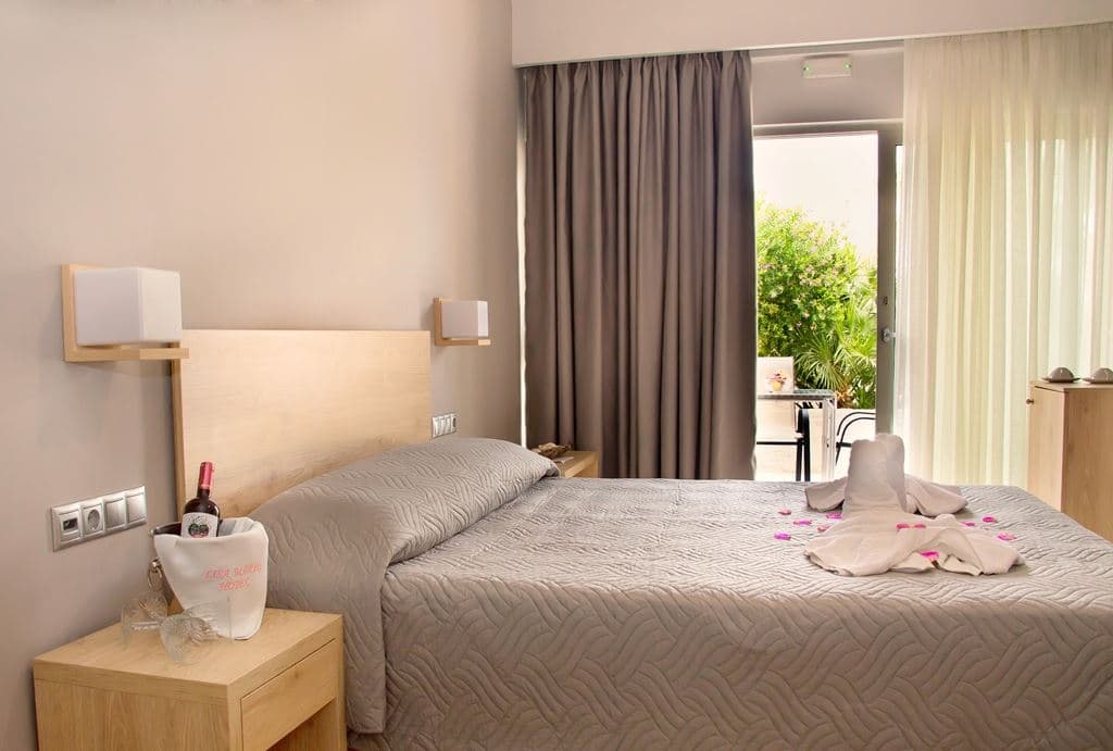 rooms-superior-room