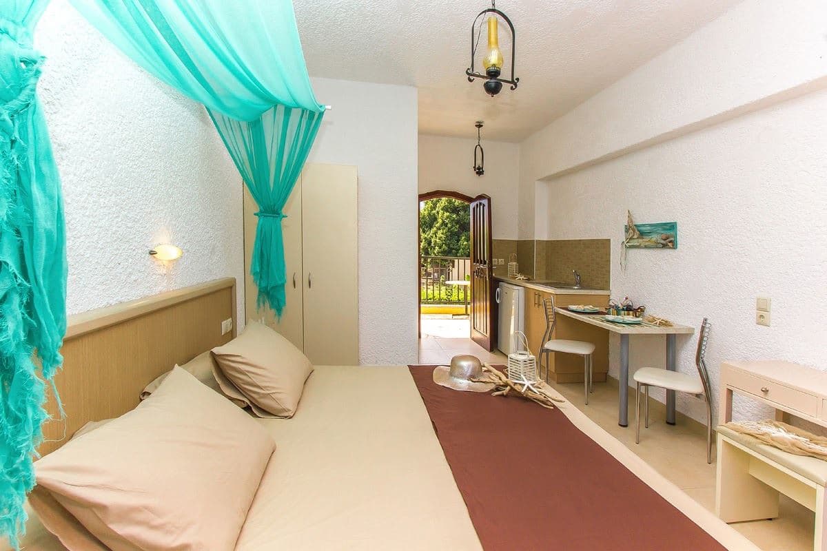 rooms-studio-superior-gardenland-view-balcony-or-terrace