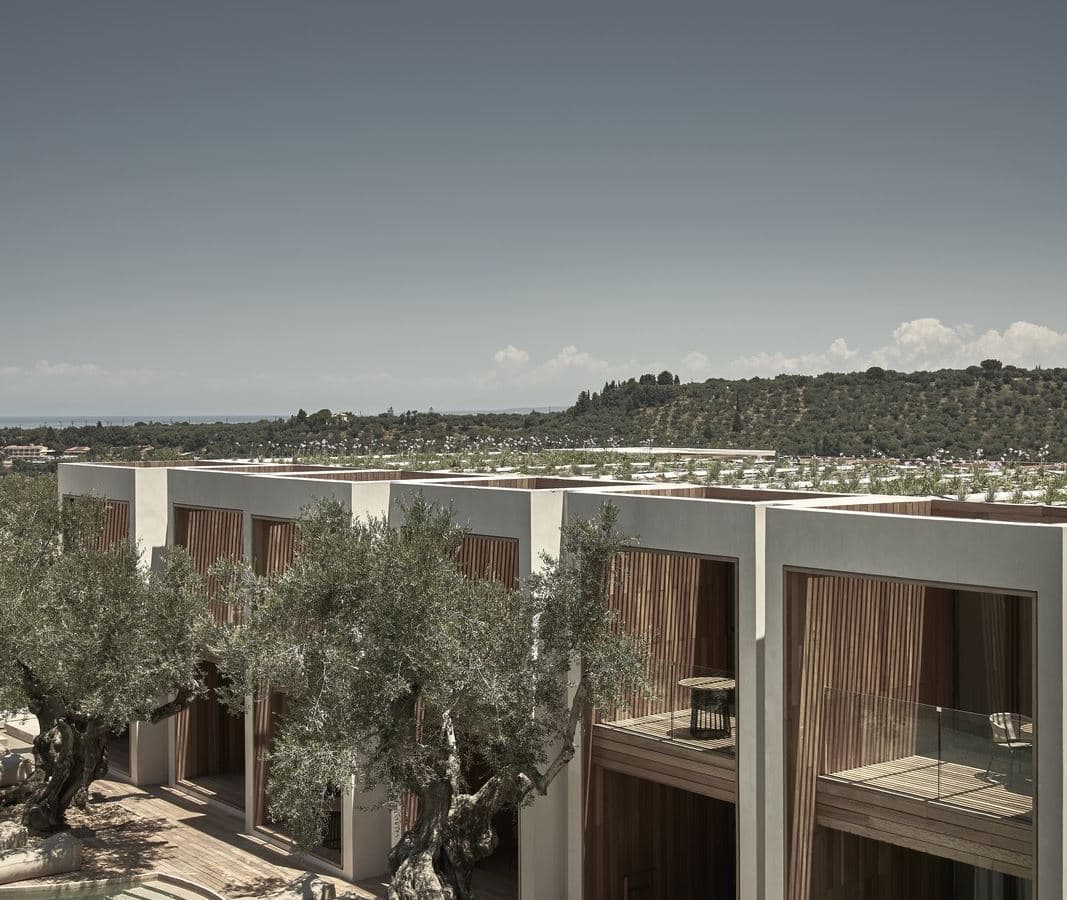 rooms-superior-suite-swim-up-pool-view