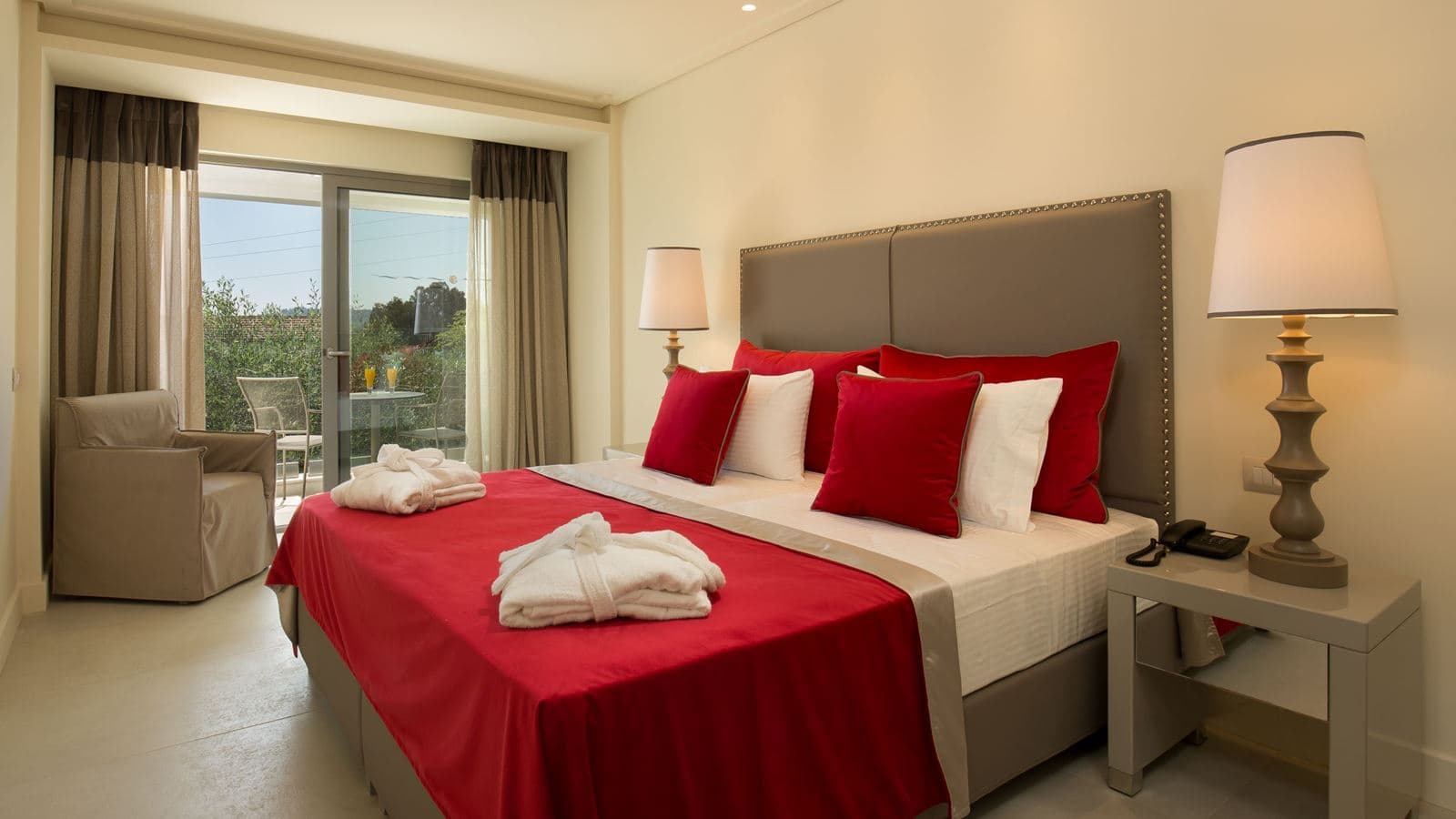 rooms-superior-double-bay-view-single-use