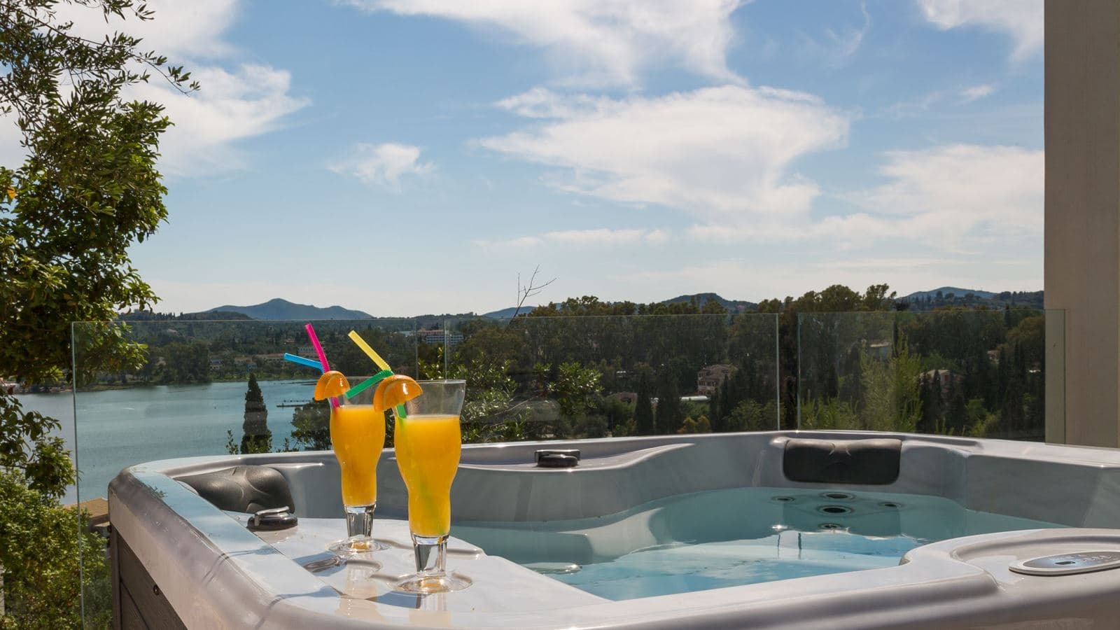 rooms-superior-panorama-bungalow-suite-with-jacuzzi
