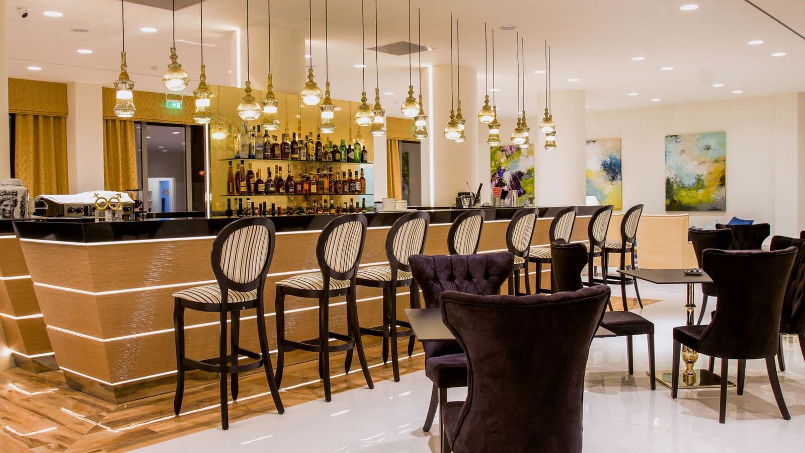 bars-main-lobby