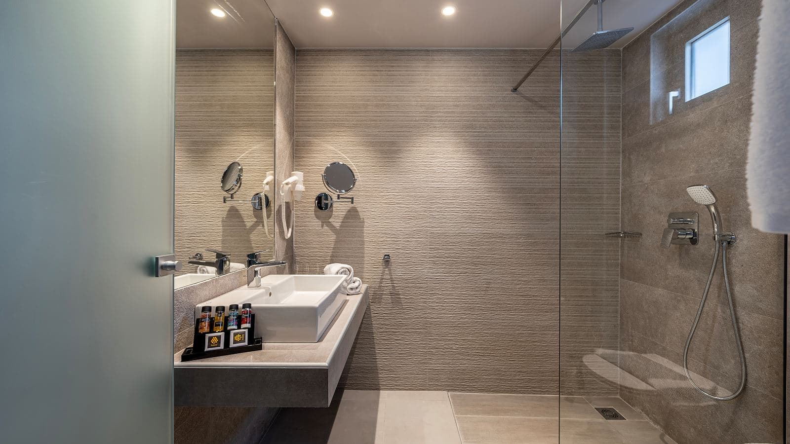 rooms-singleuse-landview-balcony-or-terrace