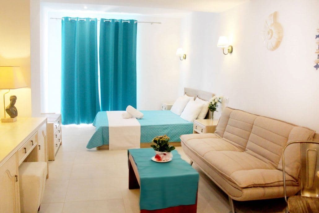 rooms-deluxe-apartment-balcony-or-terrace