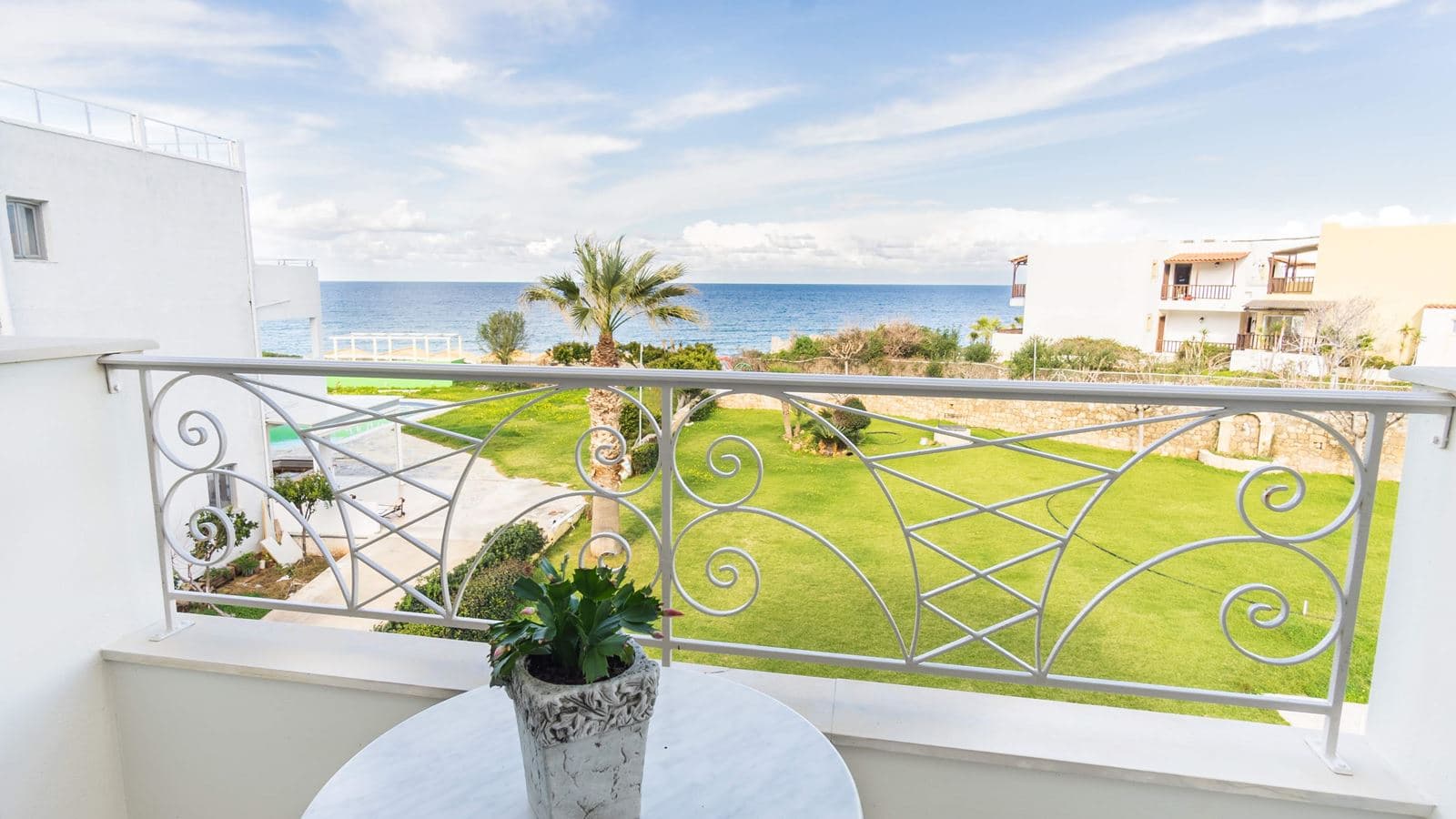 rooms-superior-1-bedroom-apartment-balcony-or-terrace