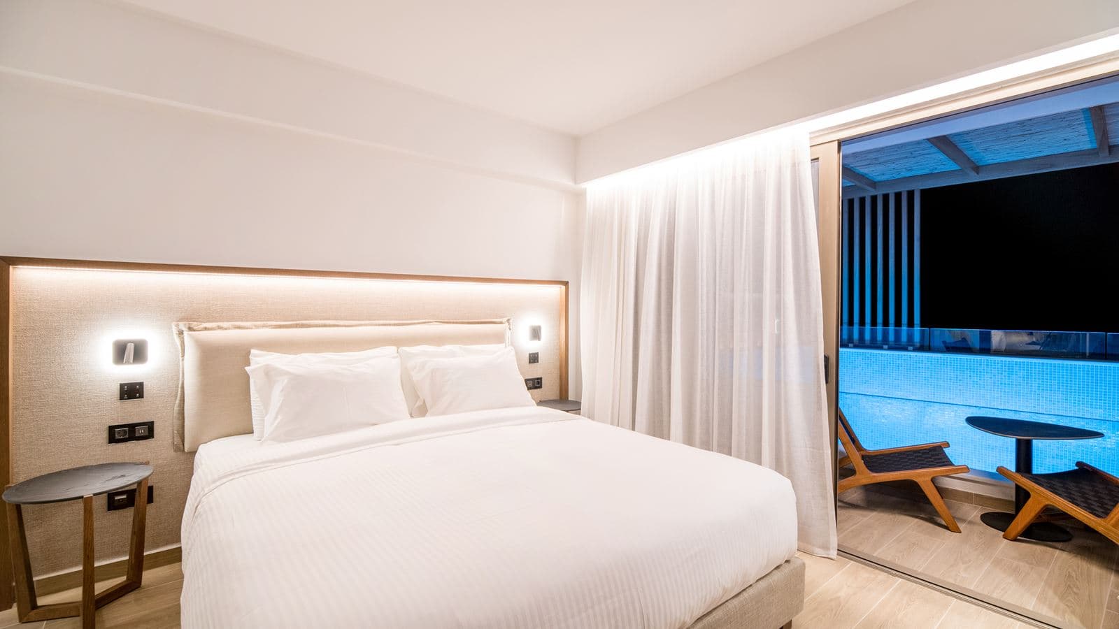 rooms-urban-chic-plunge-pool-city-view