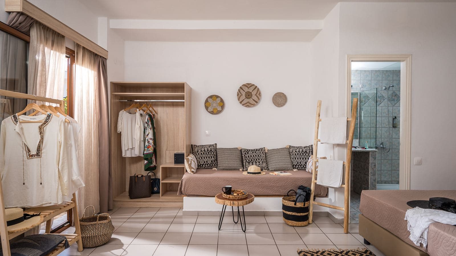 rooms-suite-balcony-or-terrace