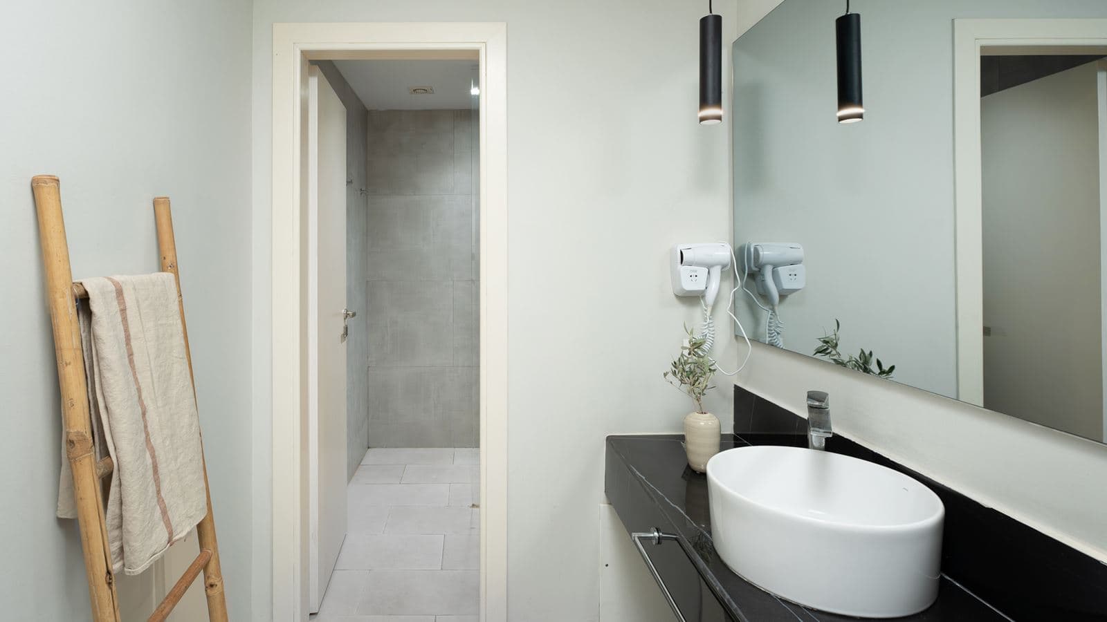rooms-deluxe-two-bedroom---family-room