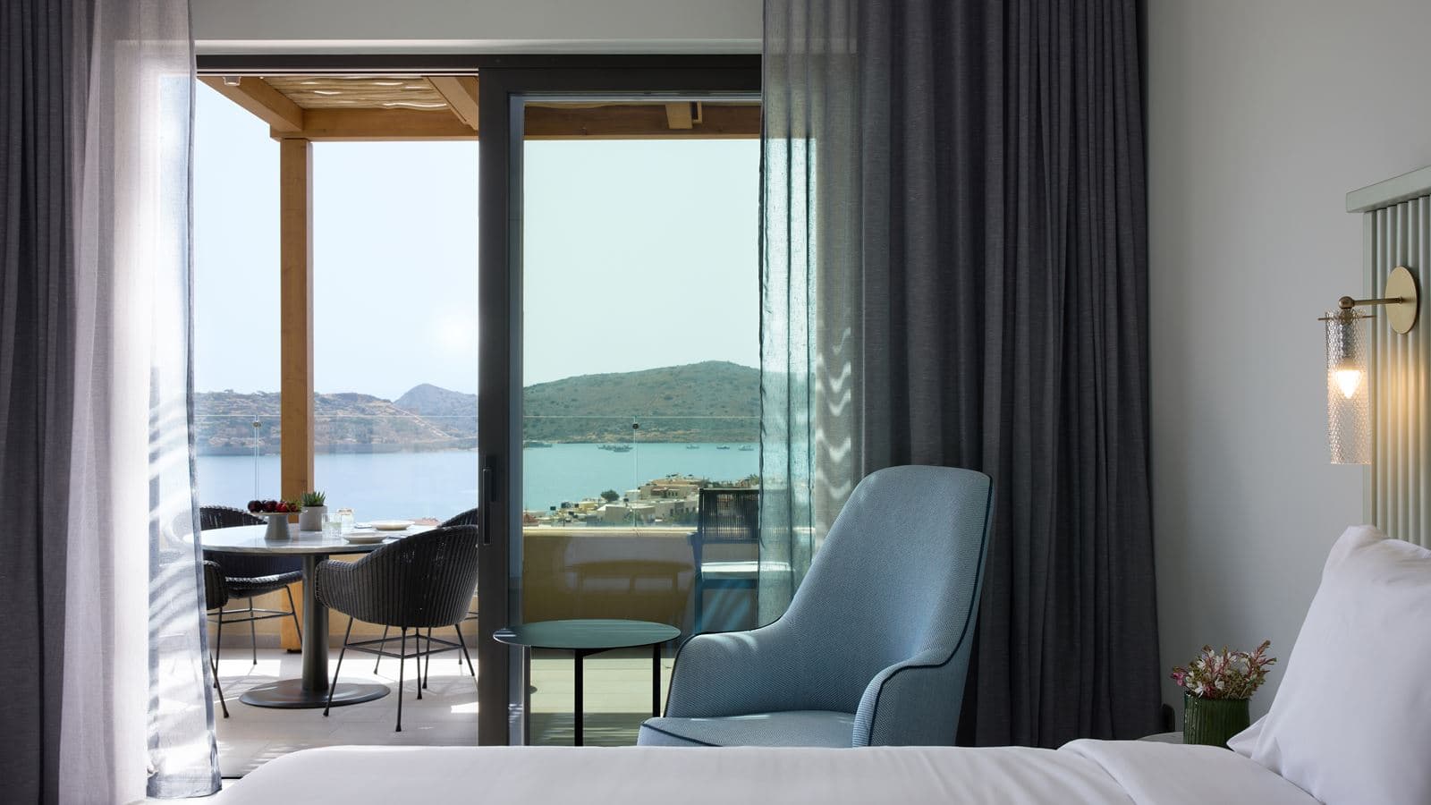 rooms-executive-suite-with-private-pool-sea-view
