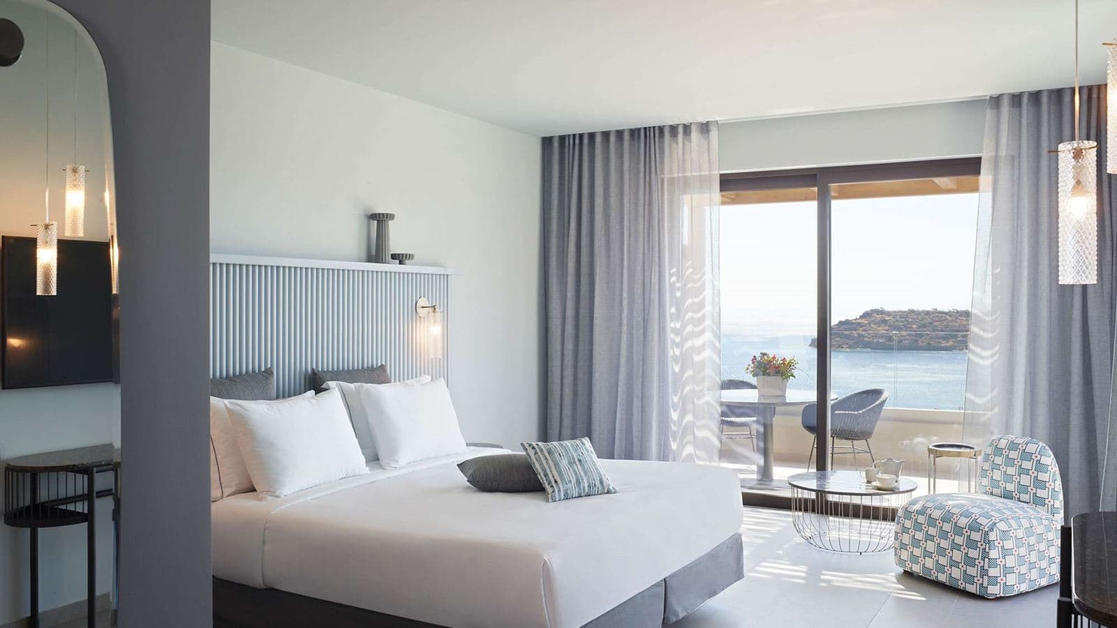 rooms-two-bedroom-interconnecting-rooms-with-private-pool--sea-view