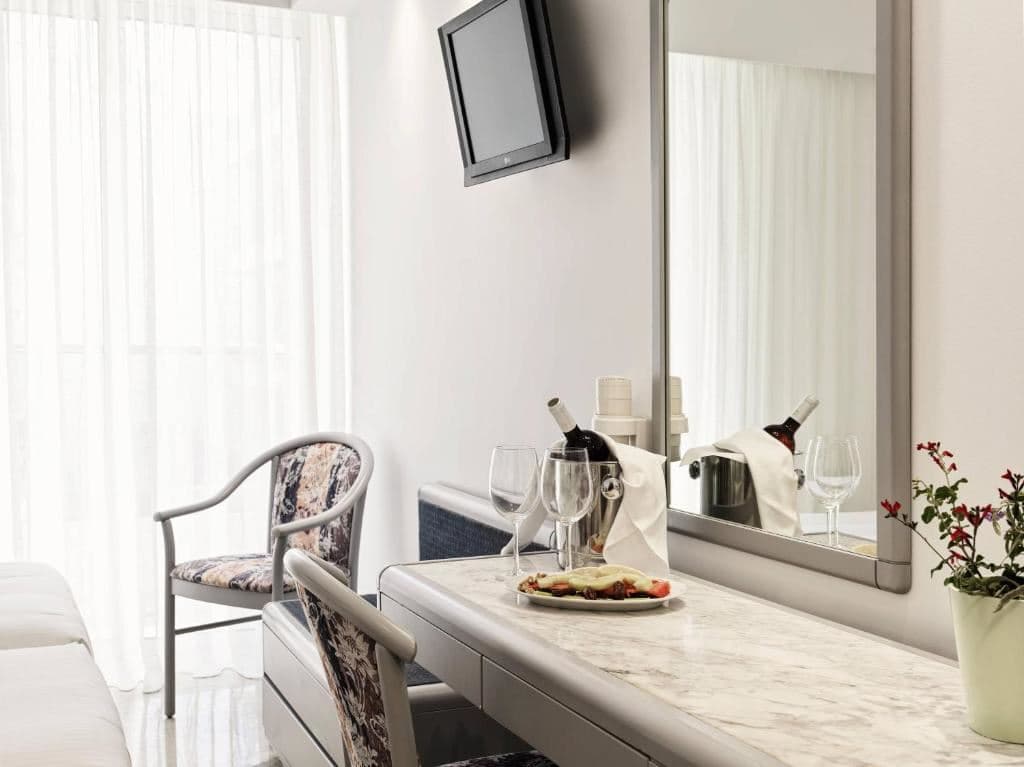 rooms-club-twin-room