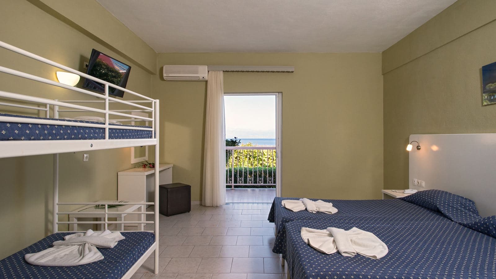 rooms-family-room