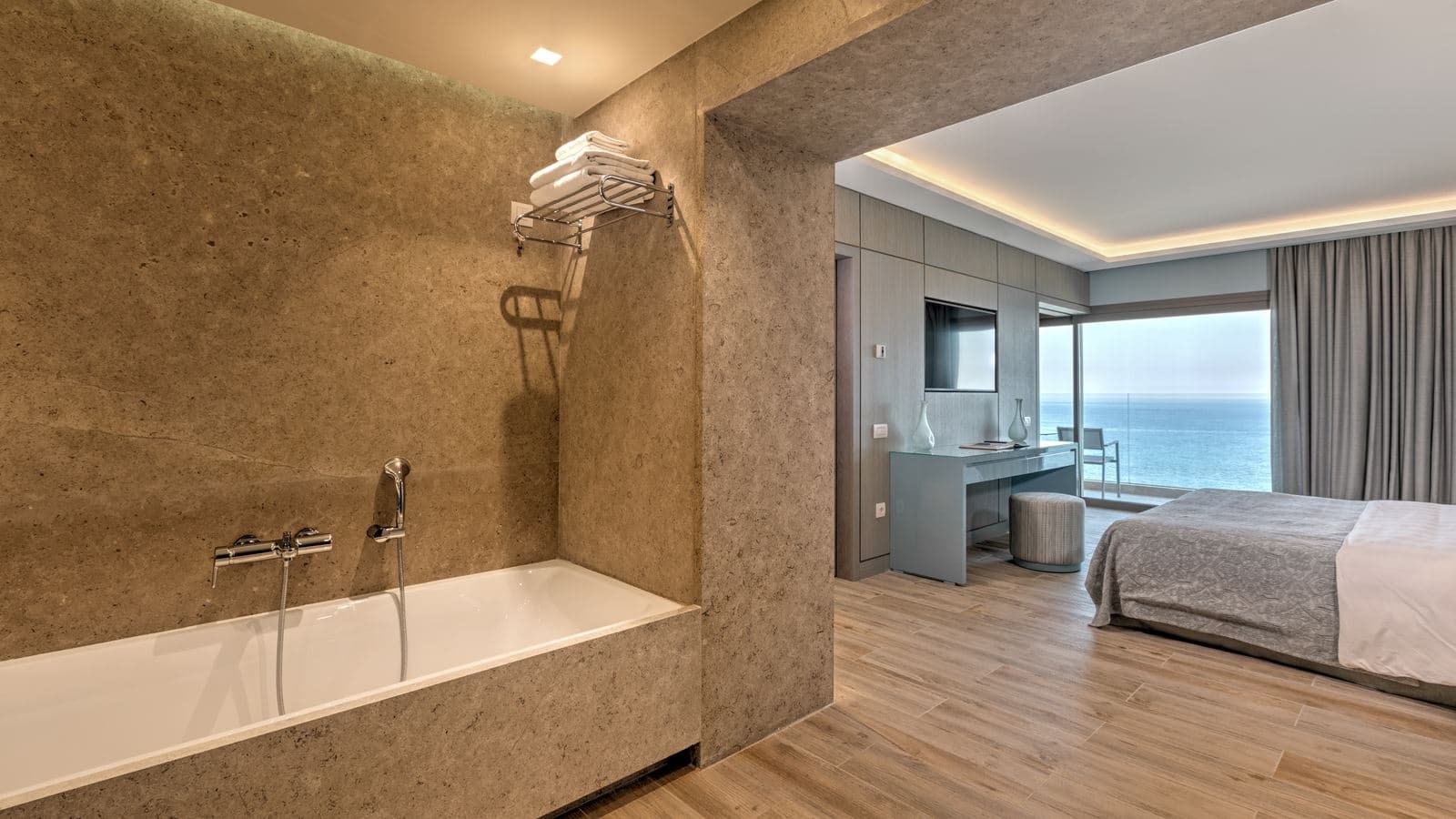 rooms-sea-view-deluxe-suite