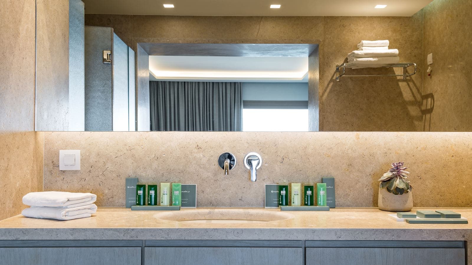 rooms-sea-view-deluxe-suite