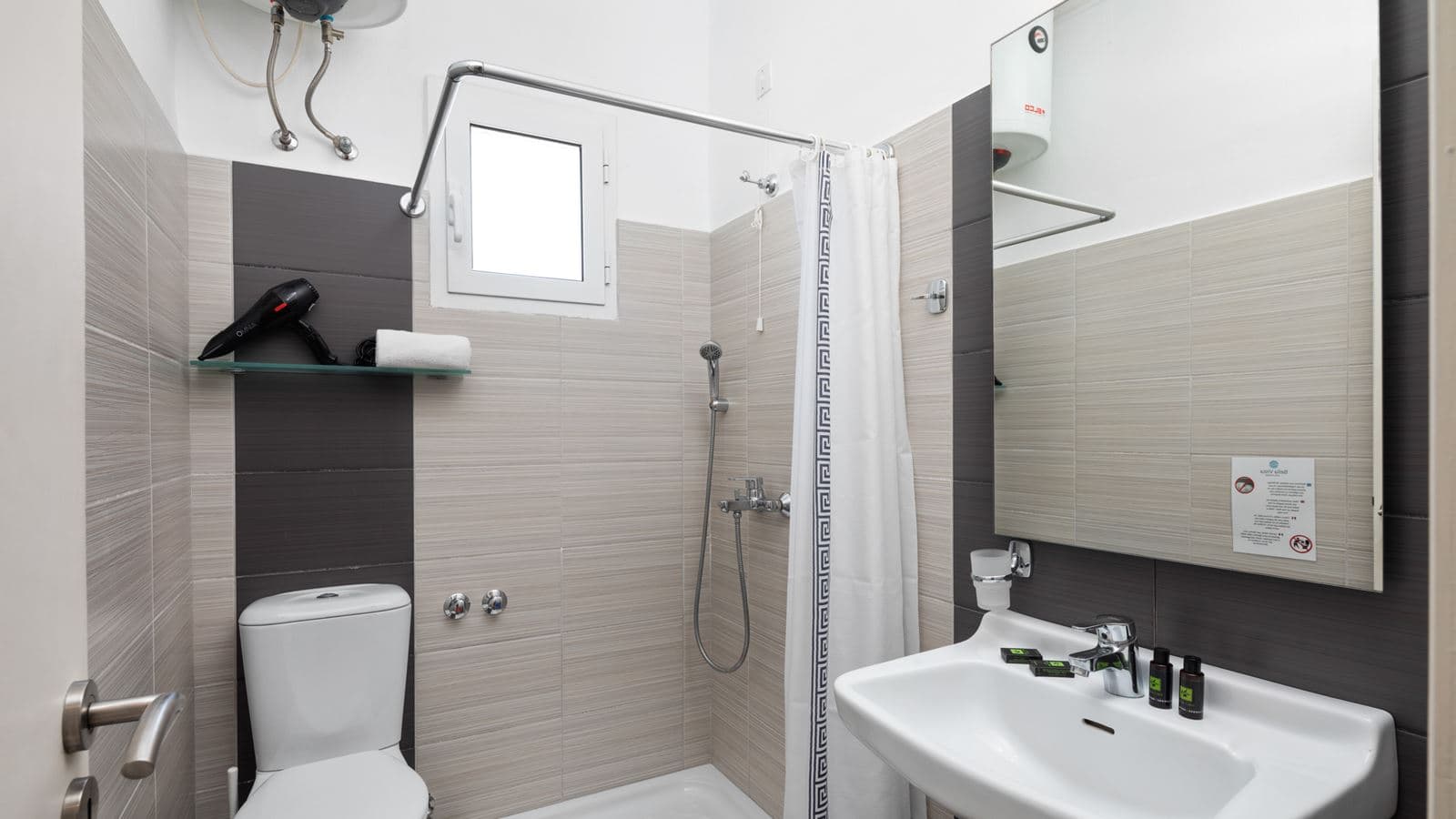 rooms-family-suite-with-balcony