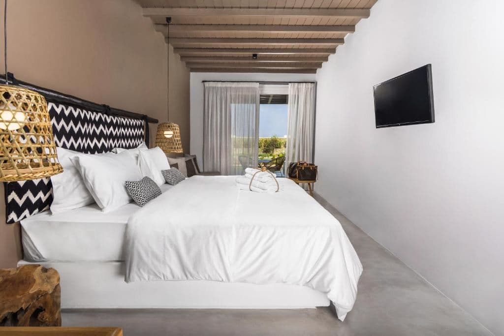 rooms-deluxe-room-with-private-pool