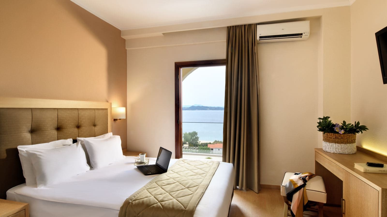 rooms-room-double-side-sea-view