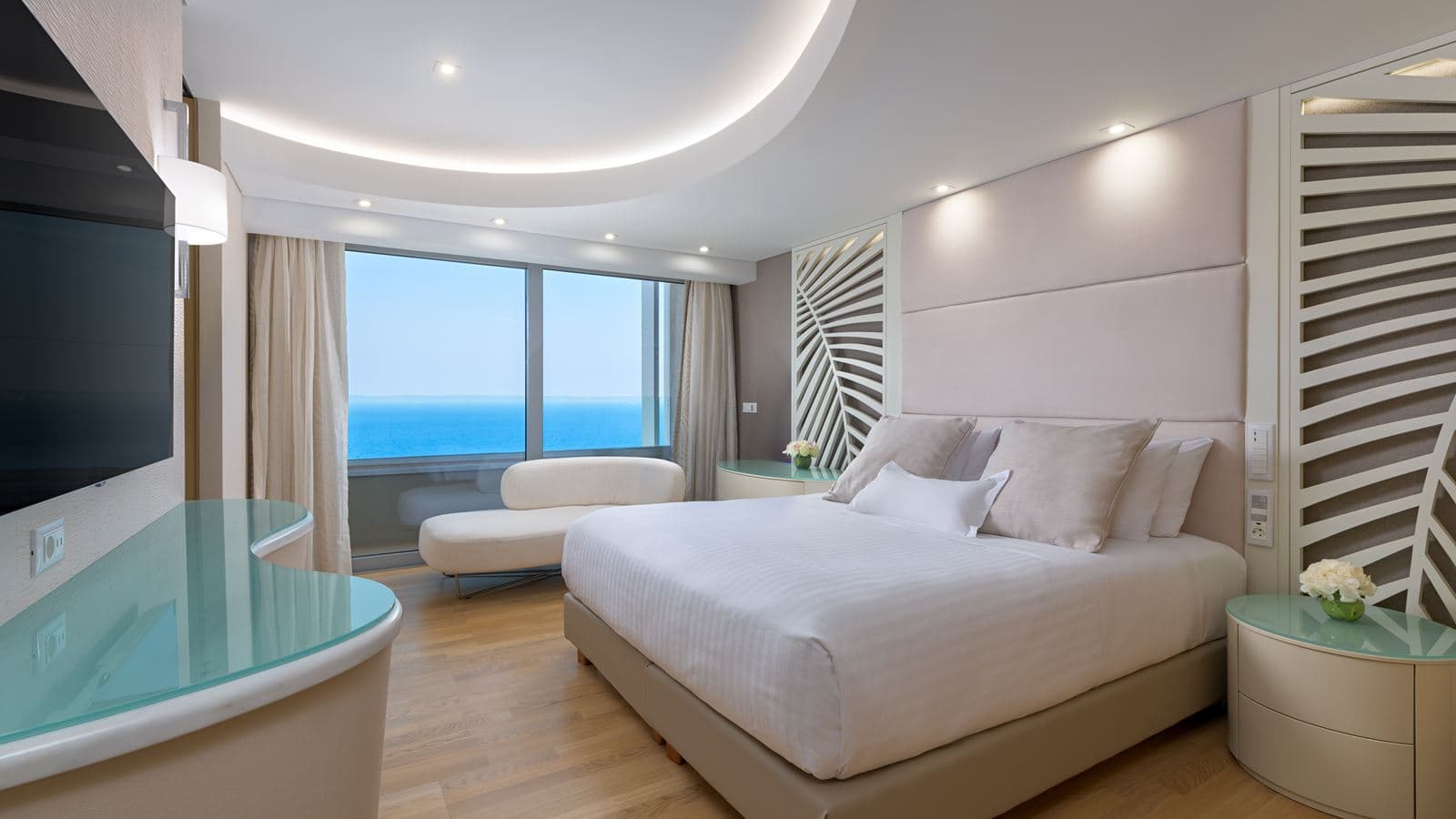 rooms-deluxe-sunset-suite-sea-view-balcony
