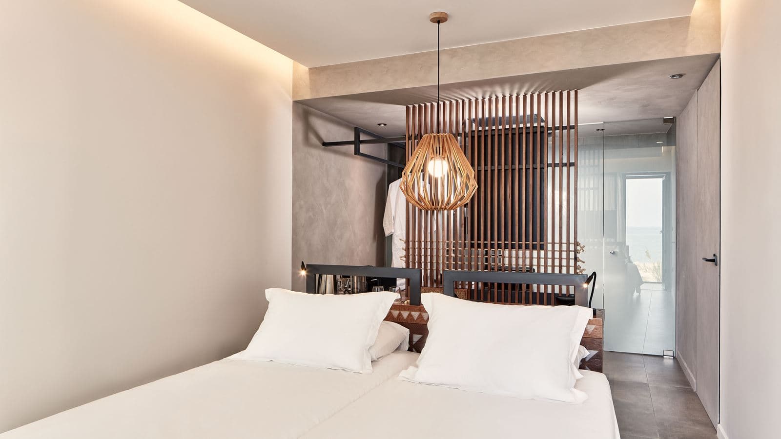 rooms-standard-room-with-partial-sea-view