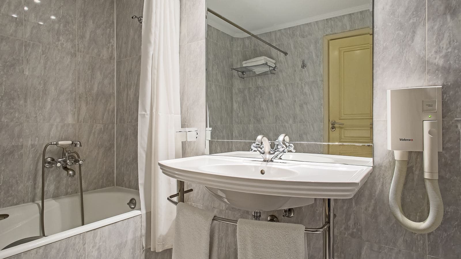 rooms-double-one-bed