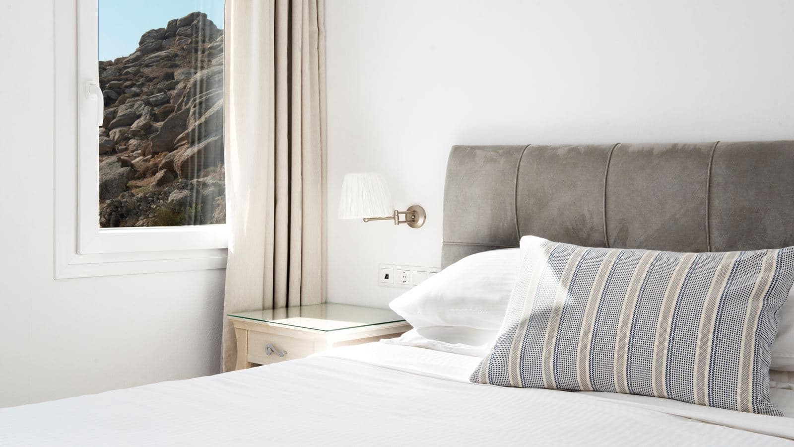 rooms-double-or-twin-deluxe-sea-view