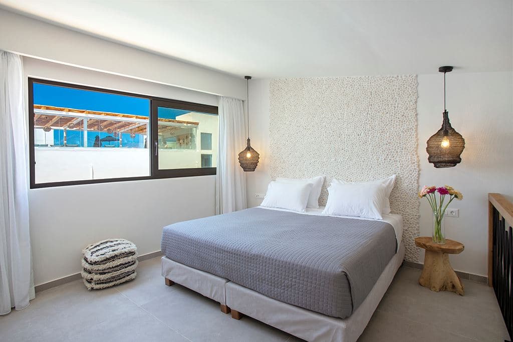 rooms-deluxe-suite-2-level-balcony