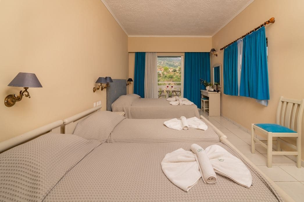 rooms-family-room-sea-view