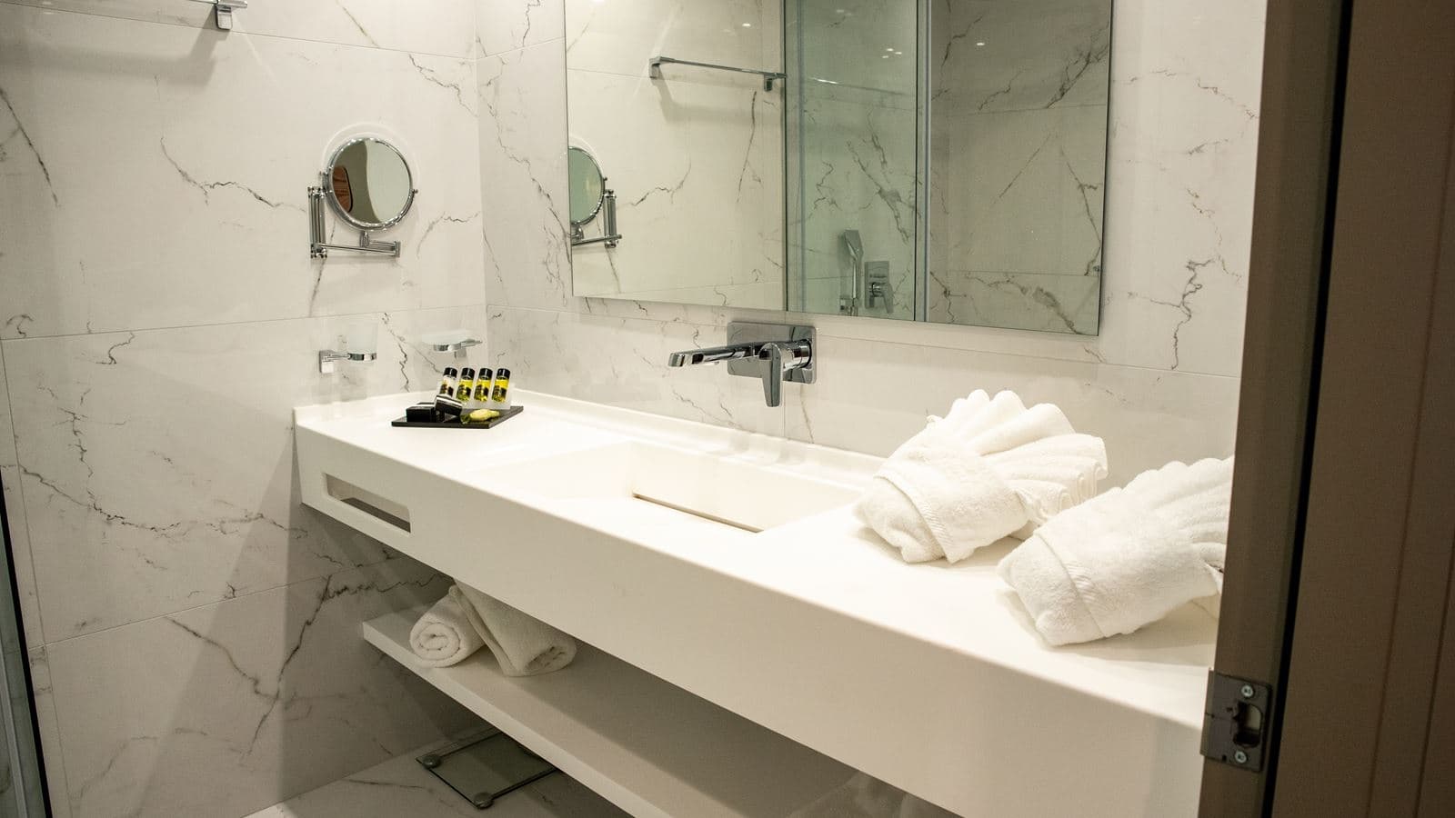 rooms-deluxe-double-room