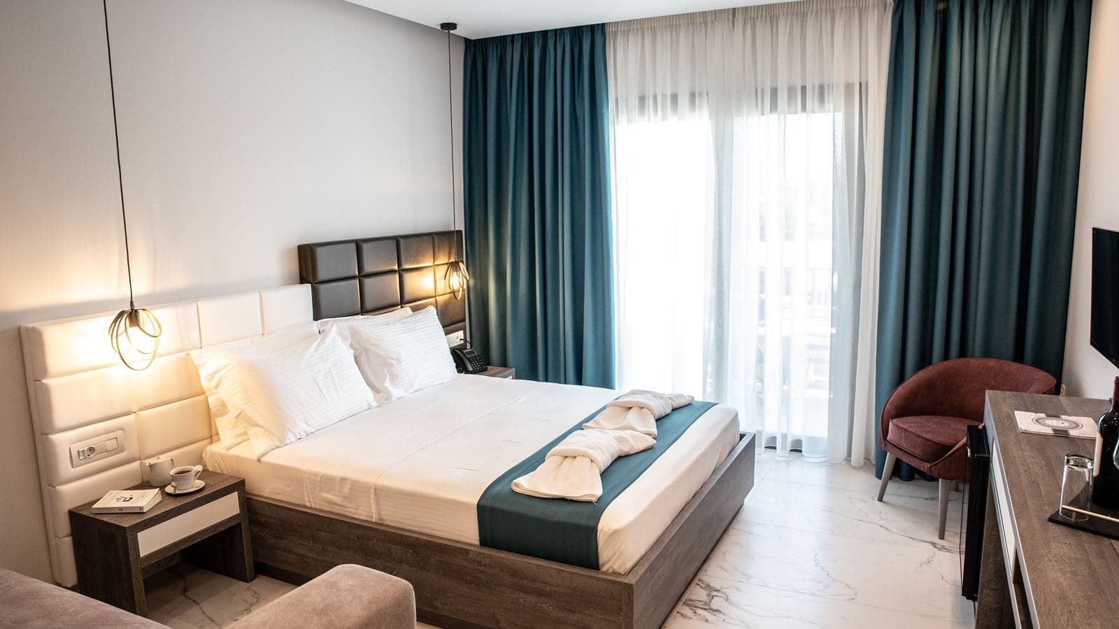 rooms-deluxe-triple-room