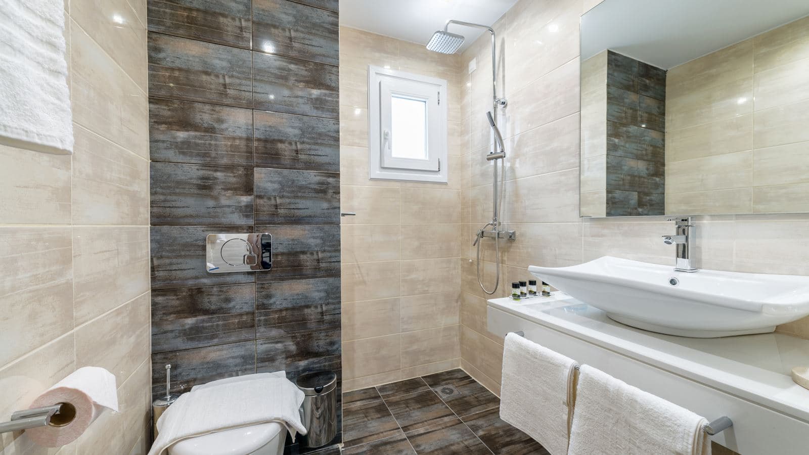 rooms-triple-standard-room
