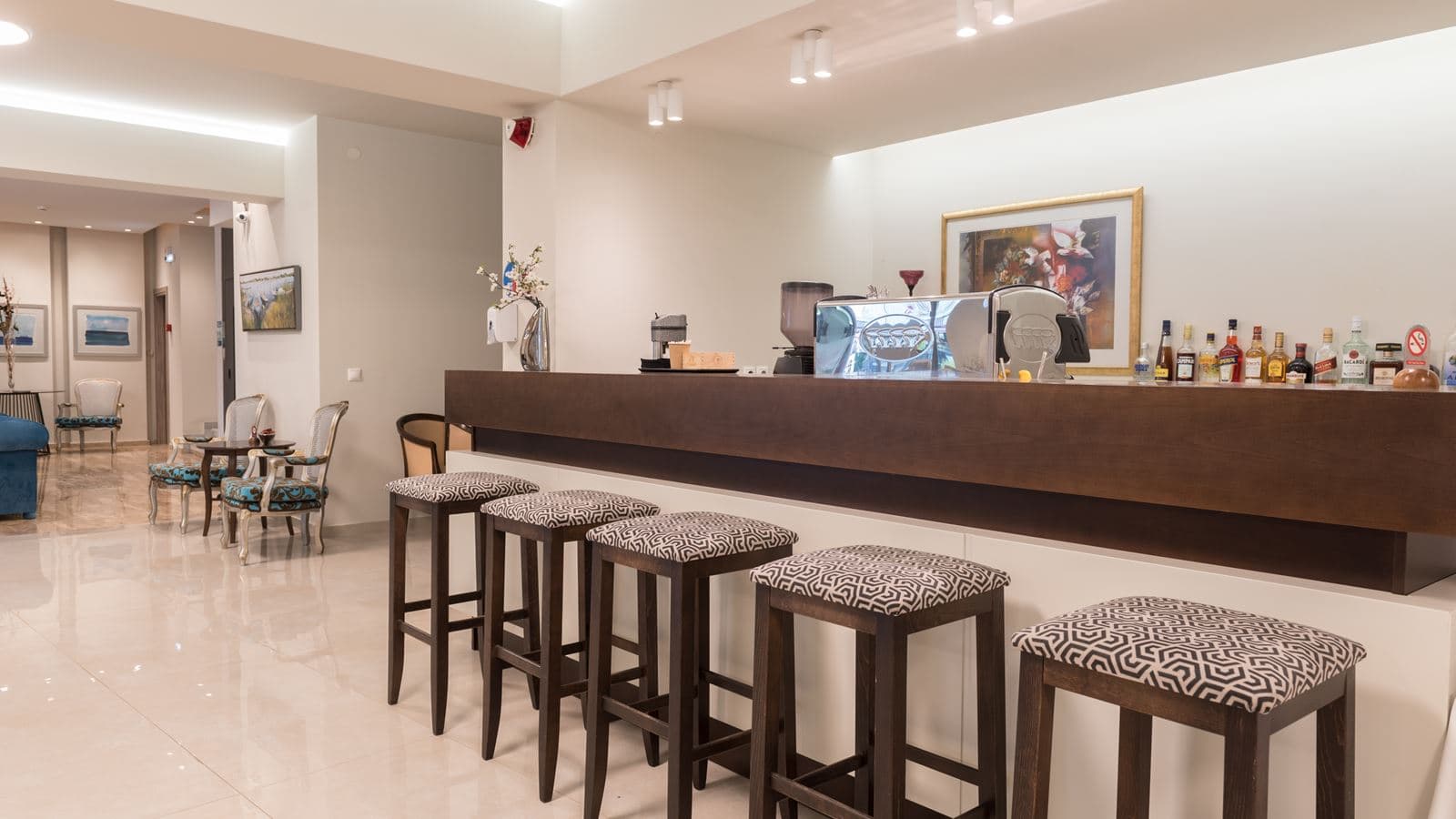 bars-main-bar